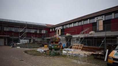 Bild: bnr
Die Generalsanierung der Grund- und Mittelschule ist noch immer voll im Gange. Nach der Fertigstellung soll auch das digitale Klassenzimmer realisiert sein.