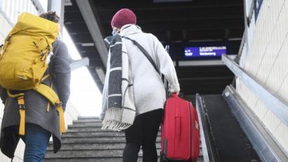Bild: Gabi Schönberger
Keine Spur von Barrierefreiheit am Weidener Bahnhof. Doch nicht nur die Treppen sind für viele Menschen ein unüberwindbares Hindernis: Das Transportband für Koffer ist auch außer Betrieb. Es ist laut Bahn "störungsanfällig"
