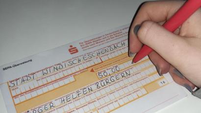 Bild: Lowak
Die Stadt Windischeschenbach bittet die Spenden für die Aktion "Bürger helfen Bürgern" aufgrund der Kontaktbeschränkungen zu überweisen.