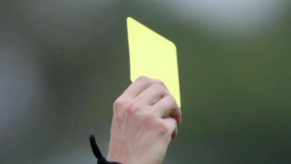 Bild: Bild: Fredrik von Erichsen/dpa 
Nicht nur beim Fußball gibt es Gelbe Karten. Auch die Kommunale Verkehrssicherheit verteilt künftig welche in Kümmersbruck .