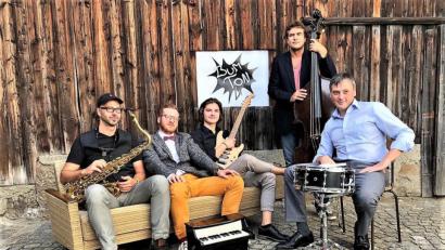 Bild: exb
Siegfried Mühlbauer (r.) und die Mitglieder seiner neuen Formation "Bumton"