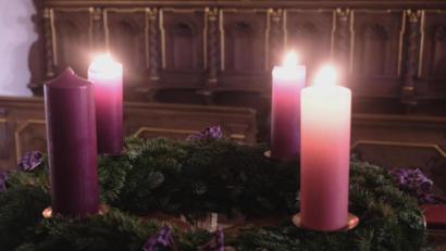 Bild: do
Advent, Advent, die dritte Kerze brennt. Zu "Gaudete" setzten die Gläubigen in einem Wortgottesdienst in der Stadtpfarrkirche der Hoffnungslosigkeit Freude und Zuversicht entgegen.