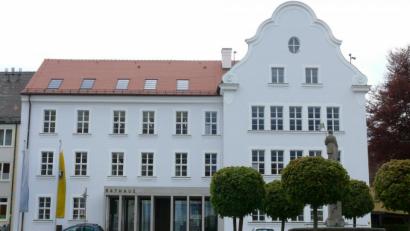 Archivbild: kgg
Das Rathaus Waldsassen ist ab Mittwoch nur mehr nach telefonischer Anmeldung geöffnet.