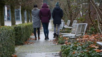 Bild: Gabi Schönberger
Der Zusammenhalt in der Selbsthilfegruppe tut den Eltern gut. Bei gemeinsamen Unternehmungen schöpfen sie neue Kraft für ihren Alltag. (Symbolbild)