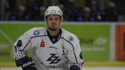 Archivbild: gb
Die Blue Devils besiegten am Dienstag den Höchstadter EC mit 6:3. Für Tomas Rubes war das Match nach einer knappen Viertelstunde beendet. Der Tscheche schied mit einer Schulterverletzung aus.
