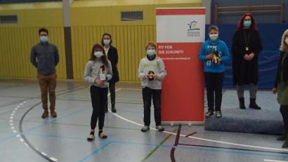 Bild: Gabriela Beer
Schulleitung, Klassenleiter und Jury-Mitglieder zeichneten die besten Vorleser an der Mittelschule aus.