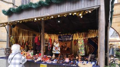 Bild: Karin Neumüller/exb
Der Sozialstand am Weihnachtsmarkt 2020: Socialis for the Gambia war als erster Verein an der Reihe.