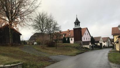 Bild: Eichl
In den Dörfern Kalmreuth und Schlattein (im Bild) sollen schnellstmöglich die ersten kleineren Dorferneuerungsmaßnahmen anlaufen.