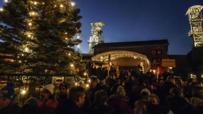 Bild: Hans von Draminski 
Die Bergwerksweihnacht auf Maffei - hier ein Motiv aus dem Jahr 2016 - ist heuer ausgefallen. Auch die Christvesper an Heiligabend ist jetzt abgesagt, weil der evangelische Kirchenvorstand Bedenken hatte, das stimmungsvolle Maffeigelände könnte zu viele Besucher anlocken.