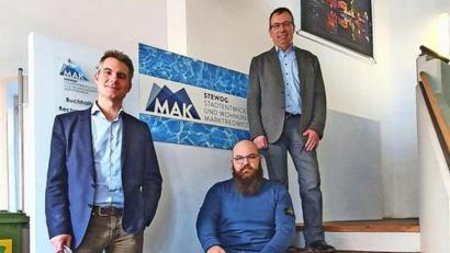 Bild: Peggy Biczysko/fph
Stewog-Geschäftsführer Mario Wuttke, technischer Leiter Alexander Genari und der Leiter Vermietung, Carsten Seebauer (von links).