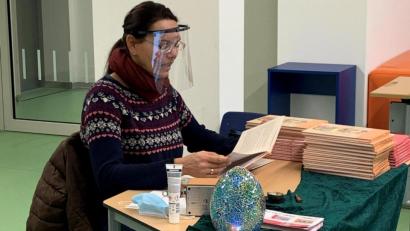 Bild: Grundschule Mitterteich/exb
Diese etwas andere Vorlese-(Schul)stunde in Coronazeiten begeisterte alle Kinder.