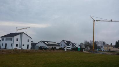 Bild: jr
Eine rege Bautätigkeit herrscht in den Baugebieten der Stadt Mitterteich, wie hier im Bild in der Rohrstaude.