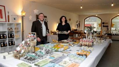 Bild: Stephan Huber
So sieht es im Pop-up-Store aus: Johann und Stephanie Weber haben den Laden vor der Eröffnung am 12. November mit eigenen Produkten bestückt.