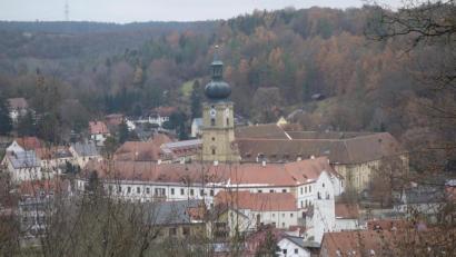 Bild: tra
Das Kloster Ensdorf kann im nächsten Jahr sein 900-jähriges Bestehen feiern.