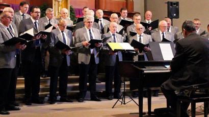 Archivbild: nza
Der Männerchor in Aktion bei einem seiner Auftritte zu den vergangenen Weihnachtskonzerten.
