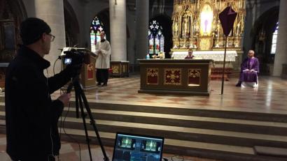 Bild: eik
Gottesdienste als Live-Stream oder Video-Aufzeichnung im Internet: Mitten in der Corona-Pandemie hilft dies, Kontakte zu reduzieren - auch und gerade an Weihnachten.