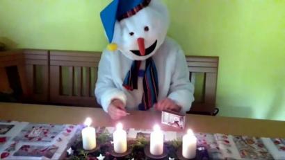 Bild: Evang. Pfarramt Tirschenreuth/exb
In den Advents-Videos wurde von einem Schneemann durchs Programm geführt.