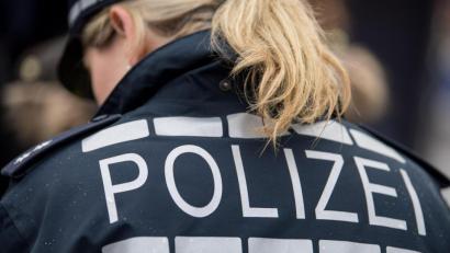 Symbolbild: Sebastian Gollnow/dpa
Auch über Weihnachten gelten Kontaktbeschränkungen. Die Polizei wird Hinweisen zu Verstößen nachgehen.