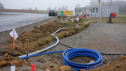 Bild: fjo
Leitungen für die Versorgung und Entsorgung bedeuten für die Kommune stets einen großen Kostenfaktor. Die Marktgemeinde Eslarn hofft nun auf eine rückwirkende Förderung bis ins Jahr 2016 zurück.
