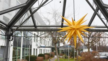 Bild: Gabi Schönberger
Nur in ganz kleinen Gruppen dürfen sich - wenn es die aktuelle Coronalage zulässt - Senioren bei Plätzchen und Glühwein in Seniorenheimen treffen. Die Weihnachtsfeiern für Mitarbeiter in sensiblen Einrichtungen fallen hingegen reihenweise aus.