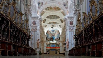 Archivbild: tr
Bürgermeister Bernd Sommer will die Kempter-Messe, die sonst an Heiligabend in der Mitternachtsmesse musiziert wird, dieses Jahr ganz alleine in der Basilika mit dem Kopfhörer genießen.