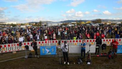 Bild: Kunz
In Sachen Teilnehmerzahl ist man sich uneinig. 900 sagt die Polizei, 1300 der Veranstalter.