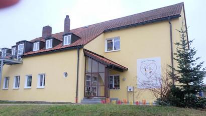 Bild: ohr
Seit 1957 arbeiten die beiden Gemeinden Schwarzach und Stulln in der Kinderbetreuung auf sehr guter nachbarschaftlicher Basis zusammen. Der Kindergarten St. Christophorus in Stulln wird als gemeinsame Erziehungs- und Bildungsstätte genutzt. Aufgrund der steigenden Nachfrage beschloss der Schwarzacher Gemeinderat in der Kommune eigene Kinderbetreuungsmöglichkeiten zu schaffen.