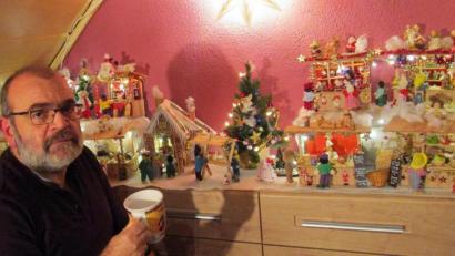 Bild: uz
Weihnachtsmarktfan Thomas Hösl kann seinen Glühwein auf dem hauseigenen Christkindlmarkt trinken.