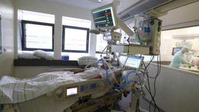 Bild: Bodo Schackow/dpa
Immer mehr Covid-19-Patienten werden auf Intensivstationen behandelt. Und Experten rechnen mit einer Zunahme bis Mitte Januar.