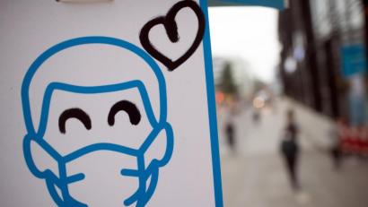 Bild: Federico Gambarini
Die Stadt Weiden verschärft ab Weihnachten ihre Maßnahmen zum Infektionsschutz. Bei Versammlungen muss weiterhin eine Mund-Nase-Bedeckung getragen werden.