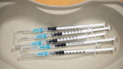 Bild: Frank Röth
In den Landkreisen Coburg, Lichtenfels, Kronach, Hof, Wunsiedel und Kulmbach wurde der Impfstart verschoben.