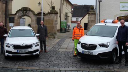 Bild: stg
"Ganz in ´Weiß" präsentierten sich die neuen Fahrzeuge von VG und Kläranlage für (von links) Andreas Gallei (Bauamt), Bürgermeister Roman Schäffler, Martin Zenker (Kläranlage) und Michael Memmel.