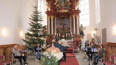 Bild: rpp
Eine kleine Gruppe des Neustädter Posaunenchores unter der Leitung von Christiane Bayer gestaltete den Gottesdienst mit festlichen Melodien.