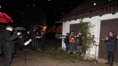 Bild: kro
Eine Abordnung der Waldsassener Stadtkapelle umrahmte die Christvesper musikalisch.