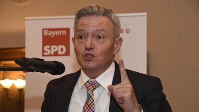 Bild: Petra Hartl
Horst Arnold, Fraktionsvorsitzender der SPD-Fraktion im Bayerischen Landtag, beim Politischen Ascherdonnerstag der SPD in Amberg.