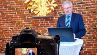 Bild: njn
Im Rathaussaal wurde die Bürgerversammlung mit Bürgermeister Johannes Reger aufgezeichnet.