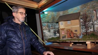 Bild: ads
Überraschungen seien beim Kripperlgehen durch die Amberger Kirchen garantiert, versichert Rudolf Braun. Für den stellvertretenden Vorsitzenden der Amberger Krippenfreunde ist die Zeit zwischen Weihnachten und dem Dreikönigstag dafür ideal.
