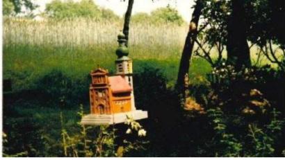Archivbild: Zahn/exb
Diese Holz-Miniatur war jahrelang auf dem Weg zur Mariahilfbergkirche zu sehen.