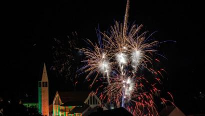 Archivbild: Christoph Bruening/exb
Ob zu Silvester oder bei anderen Veranstaltungen wie dem Kirchenthumbacher Bürgerfest (Bild): Wegen der Corona-Pandemie hatte Familie Faßbender in diesem Jahr kaum Gelegenheit, ihre Pyrotechnik zu verkaufen.