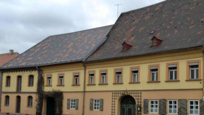 Bild: sh
Bild zeigt das frühere Rasel-Anwesen, das heute im Eigentum von Martin Nagler ist. Vor etwas mehr als 400 Jahren war hier die Poststation in Schnaittenbach untergebracht.