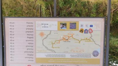 Bild: Ingrid Leser/exb
Auch ohne gemeinsame Aktivitäten kam der OWV Bärnau bei einigen Projekten voran. So wurde etwa eine neue Wandertafel "Goldenen Straße" installiert.