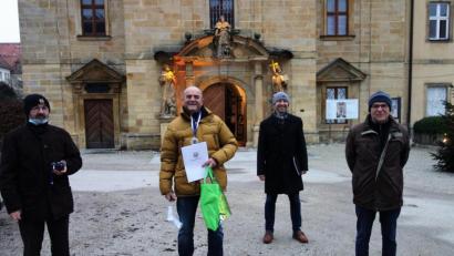 Bild: tra
Bürgermeister Hans Ram (hinten) dankte den drei Urgesteinen Hans Wisgickl, Arnold Hiltl und Gerd Krause (vorne von links) für 133 Jahre Engagement in der Vorstandschaft des Schnupferclubs