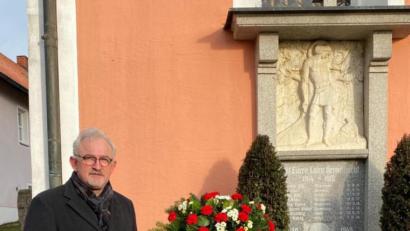 Bild: Eichl
Bürgermeister Rudolf Schopper gedenkt der Pandemie wegen erstmals allein der Vermissten und Gefallenen der beiden Weltkriege.