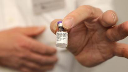 Bild: Wolfgang Steinbacher
Der Impfstoff von Biontech steht nun auch in der Region Amberg-Sulzbach zur Verfügung. Das Bild entstand am 27. Dezember im Impfzentrum Sulzbach-Rosenberg.