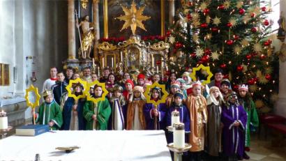 Archivbild: njn
Im letzten Jahr war Corona zu Dreikönig noch weit entfernt. Heuer sind Gruppenaufnahmen, dazu noch ohne Maske, nicht möglich.