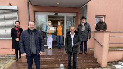 Bild: aub
Bürgermeister Frank Zeitler, CSU-Stadträte und Familienbeauftragte besuchten das Seniorenheim an der Kemnather Straße.