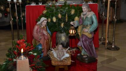 Bild: dob
Es waren viele inständige Bitten, die von den Gläubigen in den beiden Jahresschlussgottesdiensten an die Krippe in der Stadtpfarrkirche getragen wurden. Die Menschen sehnen sich nach Normalität.