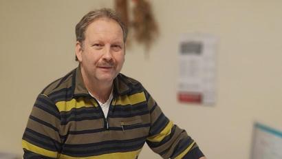 Bild: ld
Bernhard Schindler blickt zufrieden zurück auf das abgelaufene Jahr. Die Aussichten auf 2021 sind vielversprechend. Die Karte des Baugebiets Brunnäcker steht fast symbolisch für eine positive Entwicklung der Gemeinde. Junge Leute kaufen sich Grundstücke und schaffen Wohnraum, Familien bleiben, die Zahl der Geburten steigt.