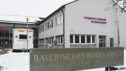 Bild: Gabi Schönberger
Das Impfzentrum des BRK-Kreisverbands Weiden-Neustadt an der Ulrich-Schönberger-Straße ist bereit. Wann aber der Betrieb aufgenommen wird, steht noch nicht fest.