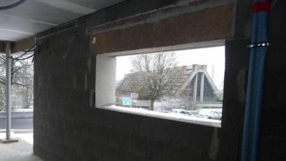 Bild: tk
Vergangenheit, Gegenwart und Zukunft des Bergsteigs auf einer Fotografie vereint: Wer in diesem Neubau an der Gropiusstraße aus dem Fenster sieht, erblickt die für den Stadtteil so typische Glaskathedrale.